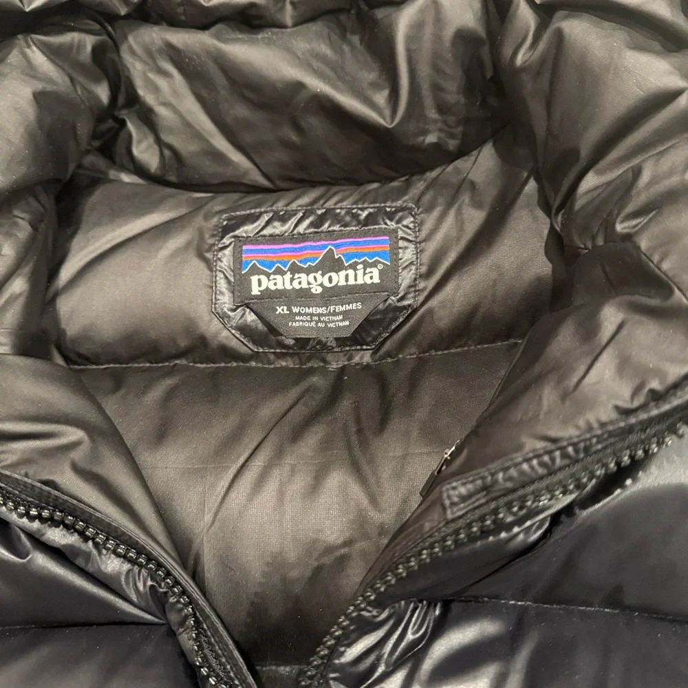 Patagonia Women's Black Puffer Jacket - Picture 2 of 5